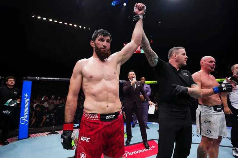 อันคาลาเยฟ ต้อน TKO กุสคอฟ ยก 5 คู่เอก UFC อาบูดาบี
