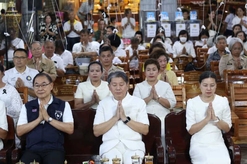 จ.จันทบุรี พุทธศาสนิกชนจันทบุรีร่วมใจสมโภชเทียนพรรษา 720 ต้น สืบสานประเพณีวิถีพุทธ พร้อมเชิดชูผู้สำเร็จการศึกษาธรรมศึกษา