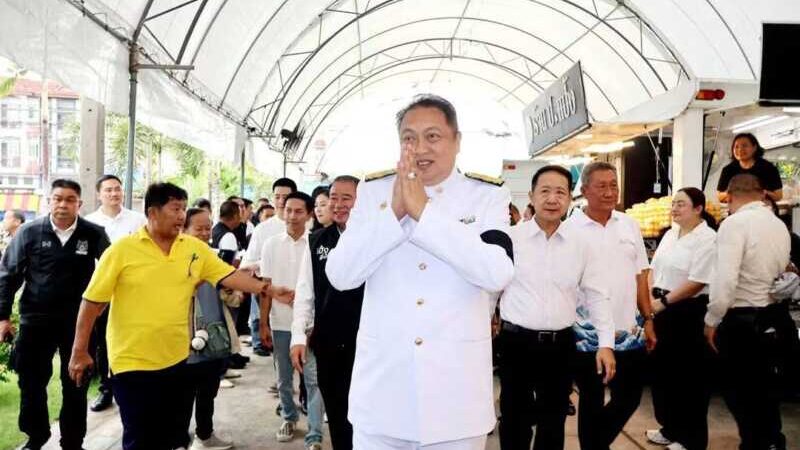 ‘สุชาติ’ นำจัดกิจกรรมเฉลิมพระเกียรติฯ เปิดโรงทานกว่า 200 ซุ้ม แจกข้าวสารถวายเป็นพระราชกุศล เนื่องในวันเฉลิมพระชนมพรรษา