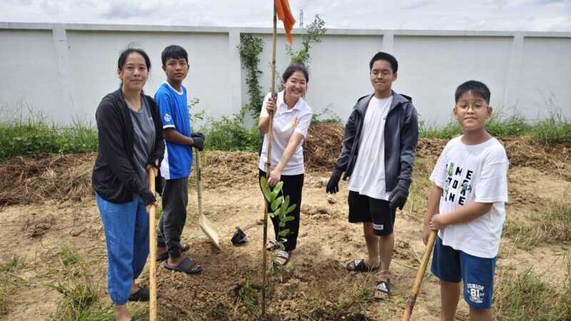 ปทุมธานี เยาวชนจิตอาสา 200 คน จาก 27 สถาบัน ร่วมปลูกต้นไม้ถวายเป็นพระราชกุศล ณ อนุสรณ์สถานพระมงคลเทพมุนี