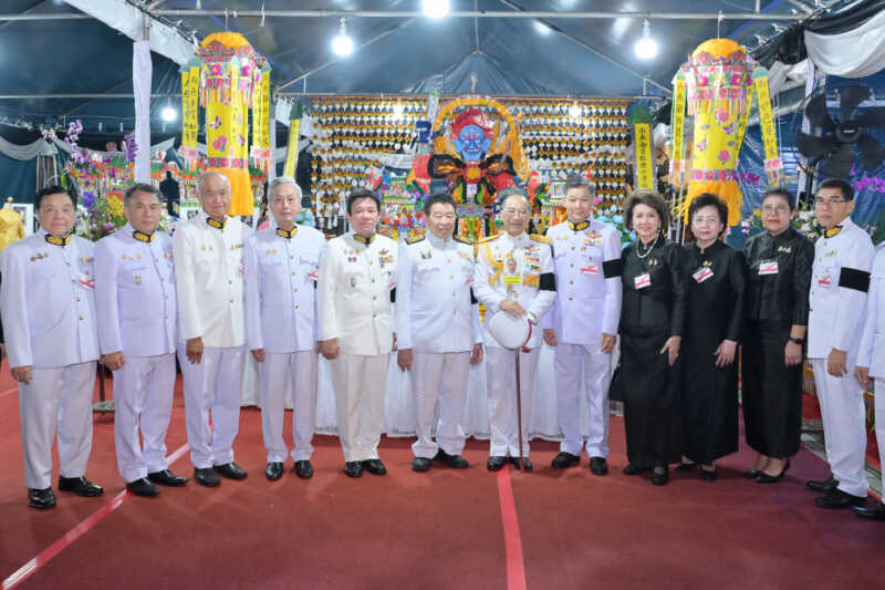 มูลนิธิป่อเต็กตึ๊ง จัดพิธีบำเพ็ญกุศลทักษิณานุปทาน (กงเต๊ก) อุทิศถวายพระบรมศพ สมเด็จพระนางเจ้าสิริกิติ์ พระบรมราชินีนาถ พระบรมราชชนนีพันปีหลวง ณ พระที่นั่งดุสิตมหาปราสาท ในพระบรมมหาราชวัง กรุงเทพฯ พร้อมนำเครื่องอุปโภคบริโภคในพิธี บริจาคให้แก่มูลนิธิเพื่อนพึ่ง (ภา) ยามยาก สภากาชาดไทย เพื่ออุทิศถวายพระกุศลแด่สมเด็จพระเจ้าลูกเธอ เจ้าฟ้าพัชรกิติยาภาฯ