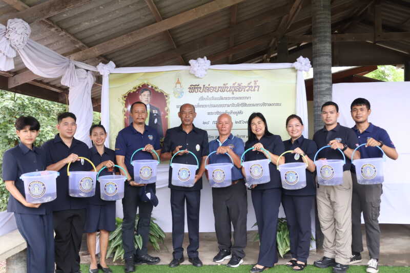 จ.จันทบุรี – ปราบ “ปลาหมอคางดำ” ใช้แนวทางชีววิธีฟื้นฟูระบบนิเวศปล่อยปลากะพง 5,000 ตัว เฉลิมพระเกียรติฯ