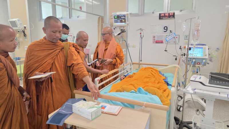 มุกดาหาร – แถลงด่วน อุบัติเหตุใหญ่รถกระบะชนพระภิกษุเสียชีวิตเบื้องต้น 8 รูป