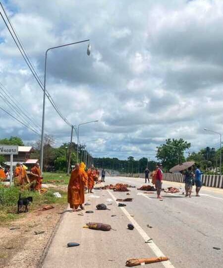 เหตุการณ์สลดเมือง มุกดาหาร แถลงด่วนอุบัติใหญ่รถกระบะชนพระภิกษุเสียชีวิตเบื้องต้น 8 ราย