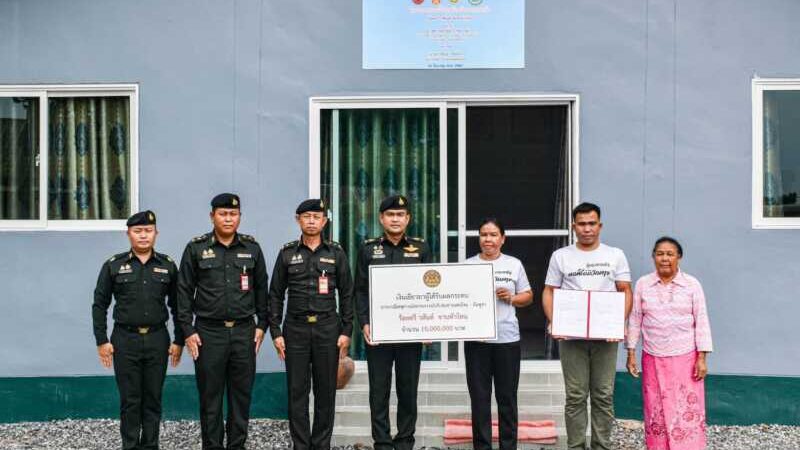 ทบ.มอบเงินเยียวยา ให้กับครอบครัววีรบุรุษ ร้อยตรีวสันต์ ขานหัวโทน ผู้เสียชีวิตจากสถานการณ์สู้รบ ไทย กัมพูชา