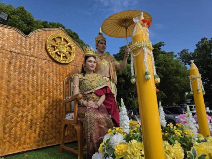จังหวัดลพบุรี – หน่วยงานชาวบ้านอำเภอพัฒนานิคมร่วมสืบสานประเพณีแห่เทียนพรรษา