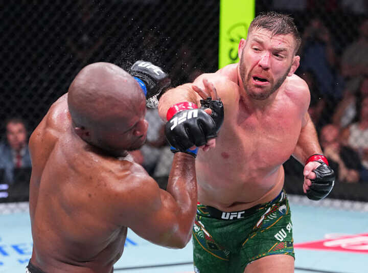 ดู เพลสซิส คืนฟอร์มดุไล่ถลุงต้อนแต้ม อุสมาน ขาดลอย ศึก UFC FIGHT NIGHT