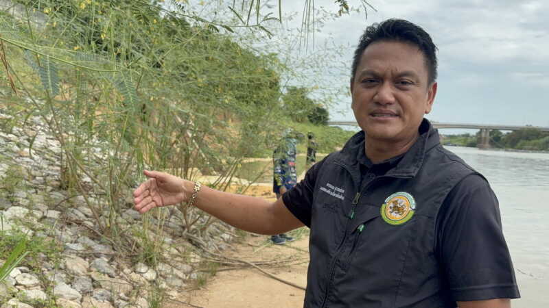 อ่างทอง – ระทึกเขื่อนเรียงหินริมแม่น้ำทรุดถล่มพังลงแม่น้ำเจ้าพระยากว่า100เมตร