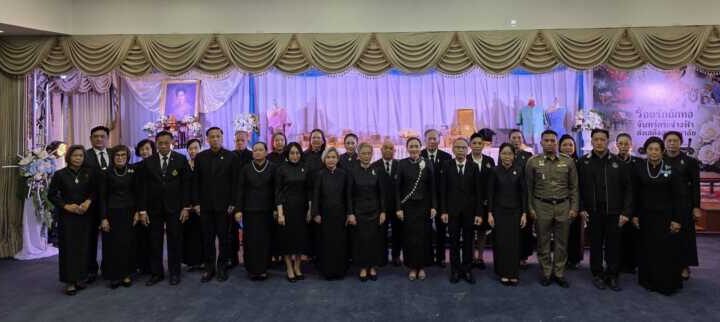 ลพบุรี – ศาลเยาวชนและครอบครัวจังหวัดลพบุรีจัดกิจกรรมส่งเสด็จสู่สวรรคาลัย “ร้อยรัก ถักทอจันทร์กระจ่างฟ้าส่งเสด็จสู่สวรรคาลัย”