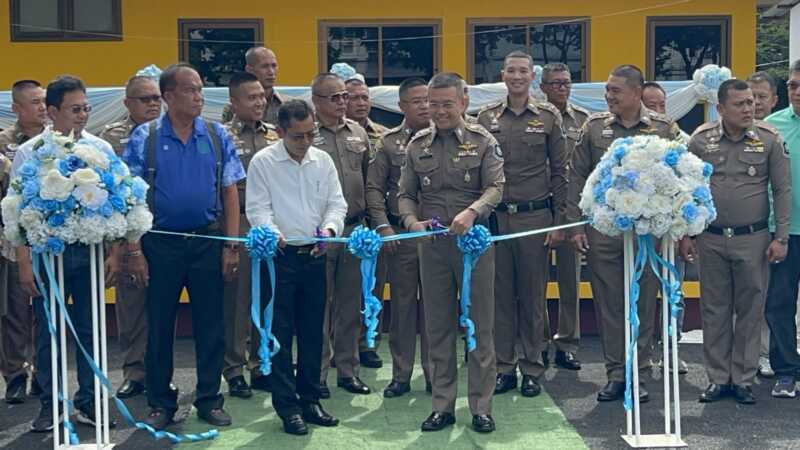 อ่างทอง – รองผู้การทางหลวงร่วมพิธีเปิดที่ทำการหน่วยบริการตำรวจทางหลวงอ่างทอง (หลังใหม่)
