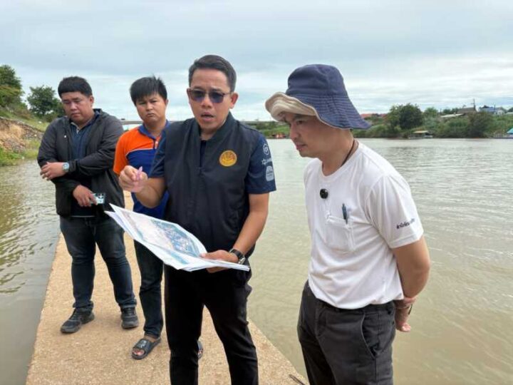 อ่างทอง – รัฐมนตรีลูกแบดห่วงแนวป้องกันน้ำท่วมทรุดตัวขอกรมโยธาเร่งประสานซ่อมแซมก่อนน้ำหลาก