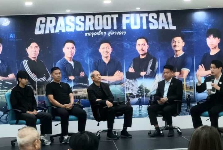 “ธนาธร-แพรพลอย” โค้ชและผู้เล่นชุดประวัติศาสตร์ฟุตซอลหญิงเวิลด์คัพ ถ่ายทอดเส้นทางจากจุดเล็กสู่เวทีโลก นำทัพเปิดตัว “GRASSROOT FUTSAL” สารคดี 7 ตอน จาก 7 นักฟุตซอลทีมชาติไทย ตามรอยสนามชุมชน จุดประกายฝันเยาวชนรากหญ้า