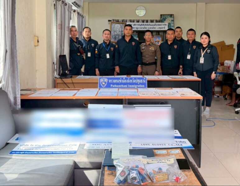 ปทุมธานี – ตม.ทลายรังนอมินีข้ามชาติค้นบ้านหรูซุก 27 บริษัทเงินสะพัดกว่า 130 ล้าน