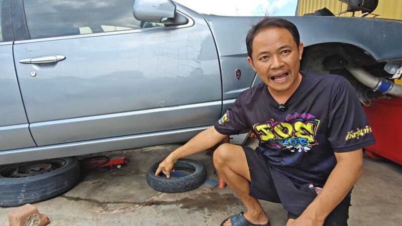 ปทุมธานี – โจรขับกระบะตู้เย็นฉกแม็กซ์ 18 นิ้วหน้าร้านคาดดูลาดเลามานานกล้องวงจรปิดจับภาพได้