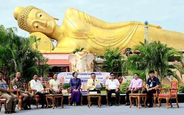 จังหวัดลพบุรี – ชาวลพบุรีสืบสานวัฒนธรรมประเพณีหล่อเทียน และแห่เทียนพรรษา 9 วัด