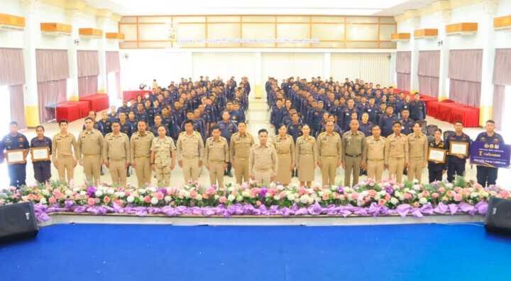 ลพบุรี – นายอำเภอท่าหลวง จังหวัดลพบุรี พาชุดรักษาความปลอดภัยหมู่บ้าน หรือ ชรบ.อำเภอท่าหลวงรับรางวัลจาก ผู้ว่าราชการจังหวัดลพบุรี เนื่องในวันชุดรักษาความปลอดภัยหมู่บ้าน (ชรบ.) ประจำปี พ.ศ. 2569