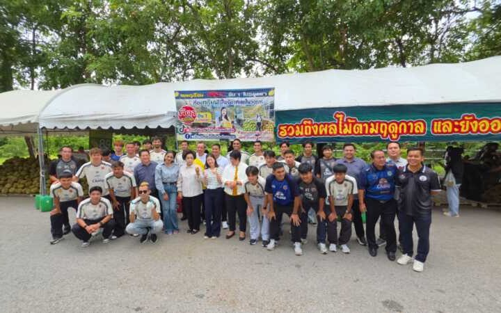 อยุธยา – คึกคัก! โปรฯ ทุเรียนลูกละ 19 บาท สะเทือนตลาด คนต่อคิวยาวตั้งแต่ก่อนเปิดขาย