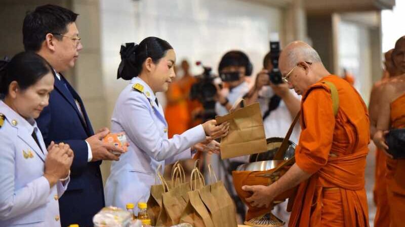 ปทุมธานี – นายอำเภอคลองหลวงนำพสกนิกรจุดเทียนถวายพระพรชัยมงคล เนื่องในวันเฉลิมพระชนมพรรษา 28 กรกฎาคม 2569