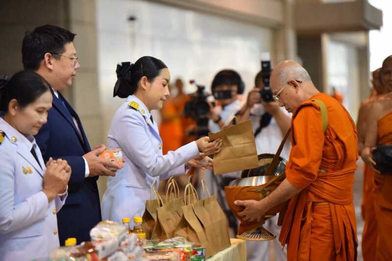 ปทุมธานี – นายอำเภอคลองหลวงนำพสกนิกรจุดเทียนถวายพระพรชัยมงคล เนื่องในวันเฉลิมพระชนมพรรษา 28 กรกฎาคม 2569