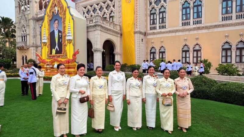 ผู้ว่าฯมุกดาหารพร้อมภริยา ร่วมงานสโมสรสันนิบาตเฉลิมพระเกียรติพระบาทสมเด็จพระเจ้าอยู่หัว เนื่องในโอกาสวันเฉลิมพระชนมพรรษา 28 กรกฎาคม 2569 ณ ตึกสันติไมตรี ทำเนียบรัฐบาล 29 กรกฎาคม 2569