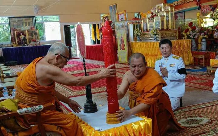 ชุมพร – ​ฮือฮาปาฏิหาริย์เขาสามล้าน! ทูลกระหม่อมฯ พระราชทานเทียนพรรษา สายมูเปิดตำนาน “่พญาครุฑแก้ดวงตก” พระอาจารย์อำนาจ ขลังจนสายมูทั่วประเทศต้องตะลึง!