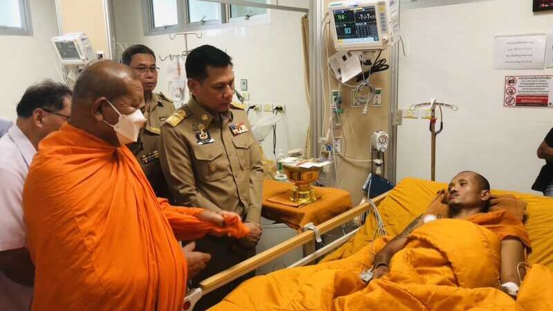 มุกดาหาร – สมเด็จพระสังฆราช โปรดประทานกัปปิยภัณฑ์ เยี่ยมพระอาพาธ