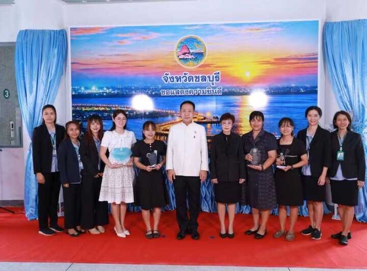 “ผู้ว่าฯ นริศ” มอบโล่รางวัล-เกียรติบัตร มุ่งสร้างขวัญกำลังใจผู้ทำคุณประโยชน์แก่สังคม