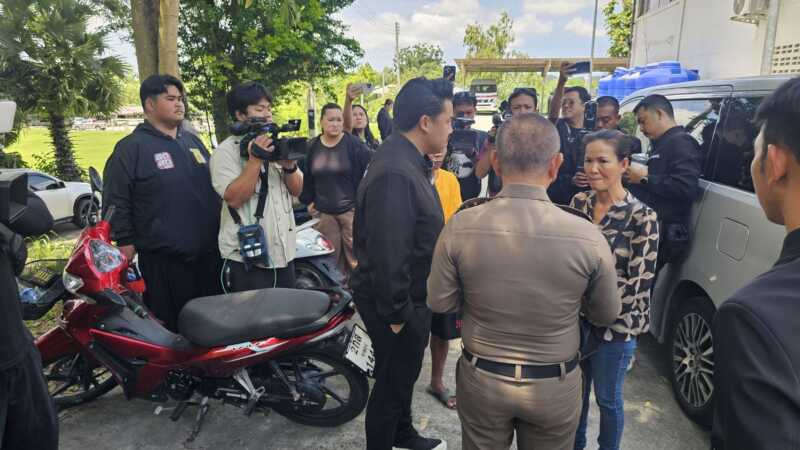 ตร.สอบเข้ม “ฟลุ๊ก” ต่อเนื่อง ขยายปมคดีฆ่าอำพราง 5 ศพ ญาติ 3 พ่อแม่ลูกร้อง “กัน จอมพลัง” จี้ตรวจสอบการทำคดีคนหาย