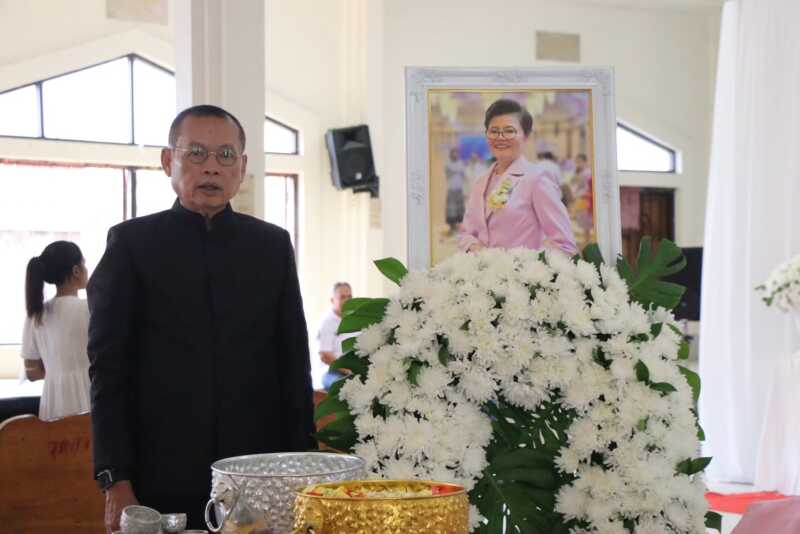 พระบาทสมเด็จพระเจ้าอยู่หัว ทรงพระกรุณาโปรดเกล้าฯ พระราชทานน้ำหลวงอาบศพ พร้อมหีบเชิงชายประกอบศพ นางภาริณี พีระพันธ์ อดีตนายกเทศมนตรีเทศบาลตำบลคลองแม่ลาย