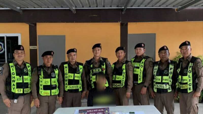 ตำรวจทางหลวงลำปางรวบหนุ่มวัย 42 ปี ฉี่ม่วง ขี่ จยย.ซุกยาบ้า-ยาไอซ์ สารภาพเป็นของตน พบเพิ่งพ้นคุกไม่ถึงเดือน มีประวัติคดียาเสพติดและลักทรัพย์