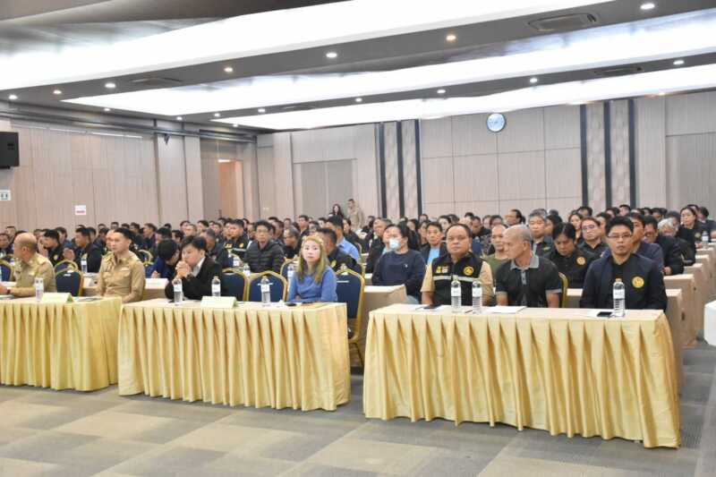 ผบ.ฉก.ทพ.21 ร่วมพิธีเปิดการอบรมพัฒนาเสริมสร้างความเข้าใจ ป้องกันการกระทำผิดกฎหมายและแก้ไขปัญหายาเสพติดตามแนวชายแดนไทย – ลาว
