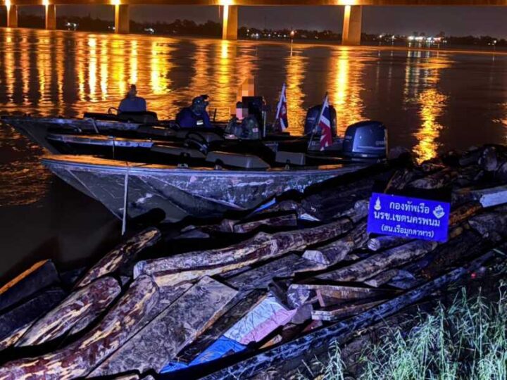 มุกดาหาร นรข รวบ 2 ชายพร้อมตรวจยึดไม้พะยูง ชิงชันบรรทุกเต็มลำเรือ กลางน้ำโขง มุกดาหาร – สถานีเรือมุกดาหาร (นรข) รวบ 2 ชาย พร้อมตรวจยึดไม้พะยูง และไม้ชิงชันบรรทุกเต็มลำเรือกลางน้ำโขง ลักลอบส่งไปประเทศเพื่อนบ้าน