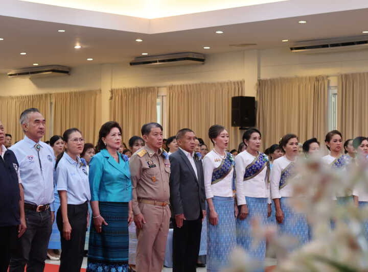 จ.จันทบุรี เปิดงาน “รวมพลคนรักแม่” มุ่งพัฒนาศักยภาพสตรี พร้อมเชิดชูเกียรติแม่ต้นแบบ 77 ราย รับวันแม่แห่งชาติ
