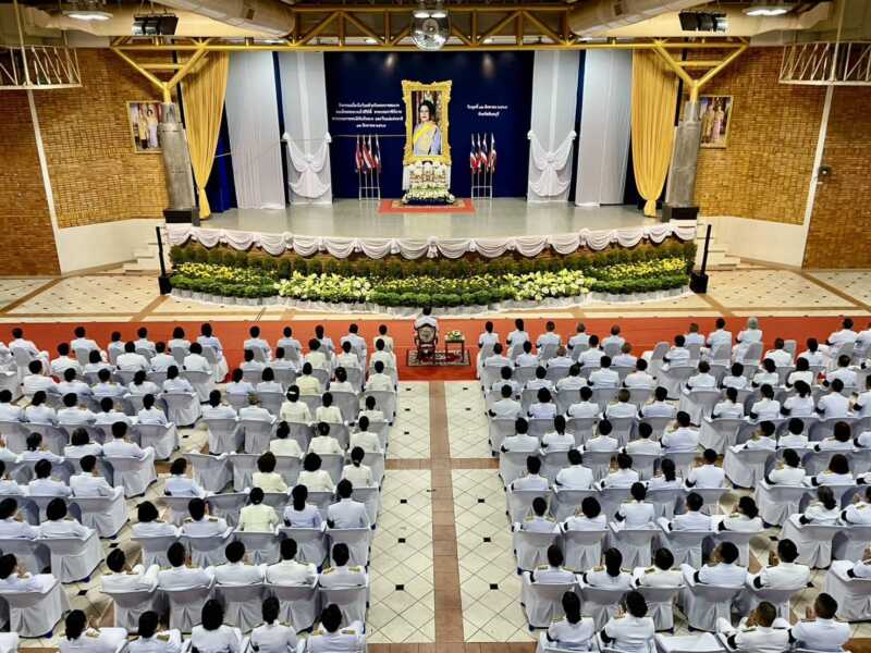 จ.จันทบุรีประกอบพิธีเจริญพระพุทธมนต์และทำบุญตักบาตร เฉลิมพระเกียรติและน้อมสำนึกในพระมหากรุณาธิคุณของสมเด็จพระบรมราชชนนีพันปีหลวงเนื่องในโอกาสวันคล้ายวันพระราชสมภพ 12 สิงหาคม 2569
