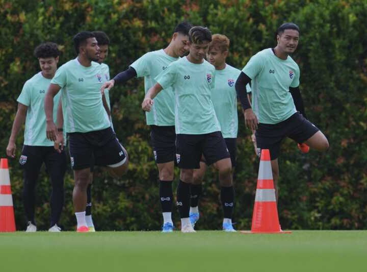 ทีมชาติไทย ซ้อมเข้มก่อนไปสิงคโปร์, “พาตริก-ทศวรรษ” ยันทีมมุ่งมั่นบุกไปคว้าชัยชนะ