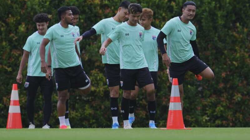 ทีมชาติไทย ซ้อมเข้มก่อนไปสิงคโปร์, “พาตริก-ทศวรรษ” ยันทีมมุ่งมั่นบุกไปคว้าชัยชนะ