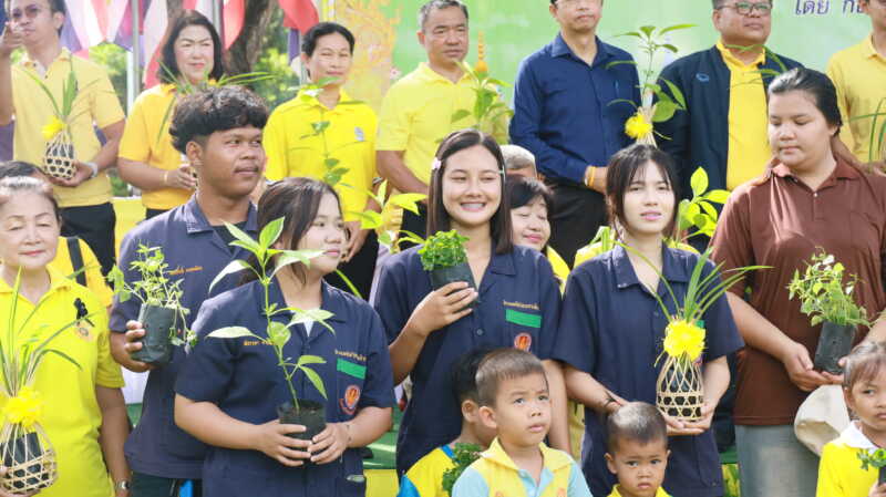 พิษณุโลก อบจ.พิษณุโลก จัดโครงการ “อบจ. พิษณุโลก รวมใจปลูกต้นไม้ตามรอยพ่อ” เพื่อเฉลิมพระเกียรติพระบาทสมเด็จพระเจ้าอยู่หัว และเพิ่มพื้นที่สีเขียวให้บึงราชนก