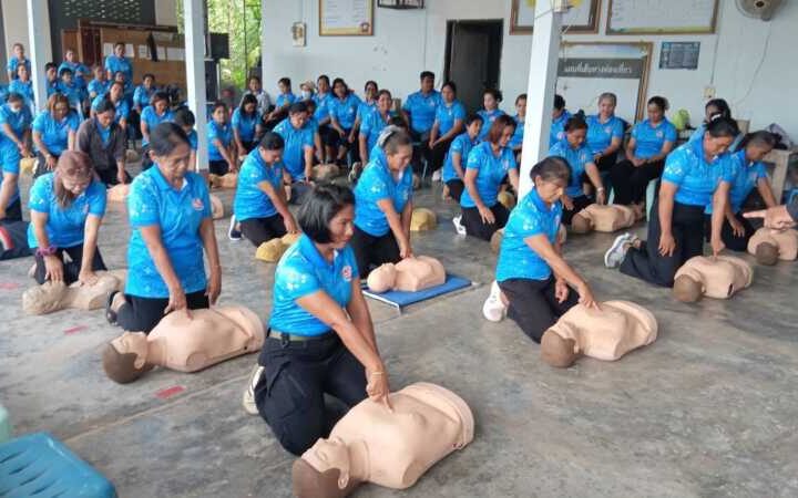 ชุมพร – ​พลิกโฉม ‘อสม.ด่านหน้า’ ยกระดับเป็นนักกู้ชีพ นำร่องสู้ “นาทีชีวิต” ปั๊มหัวใจ-กู้ภัยถึงประตูบ้าน ครอบคลุมทุกชุมชน