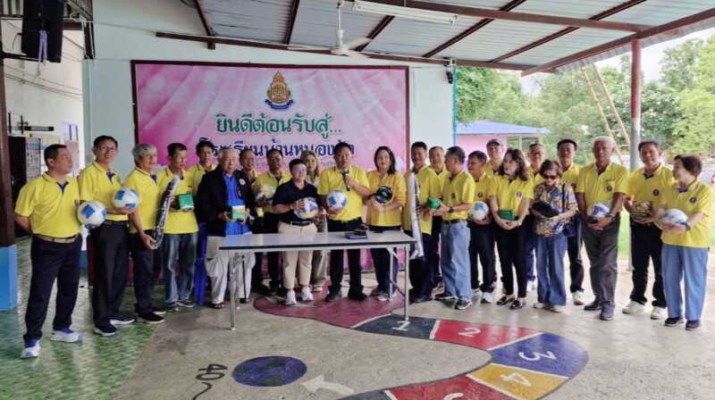 “ศิษย์เก่าพระปฐมวิทยาลัย” เดินหน้าสานต่อ CSR “มอบทุน เติมฝัน ปันสุขให้น้อง” มอบเงิน-อุปกรณ์กีฬา เติมโอกาสเด็กนักเรียนกาญจนบุรี