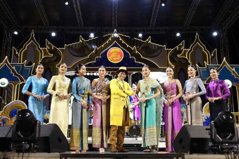 ผ้าไทยเฉิดฉายกลางหัวหิน! “เส้นด้ายเดินทาง ครั้งที่ 9” สืบสานพระราชปณิธาน ดันผ้าถิ่นไทยสู่ Soft Power