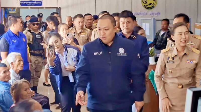 มท.2 ลุย จ.สกลนคร สั่งเช็กบิล “ขบวนการนอมินีจีน” แอบอ้างสวมสิทธิ์ชาวบ้านถึง 35 บริษัทผี ย้ำชัด! นำตัวผู้กระทำผิดมาลงโทษเด็ดขาด