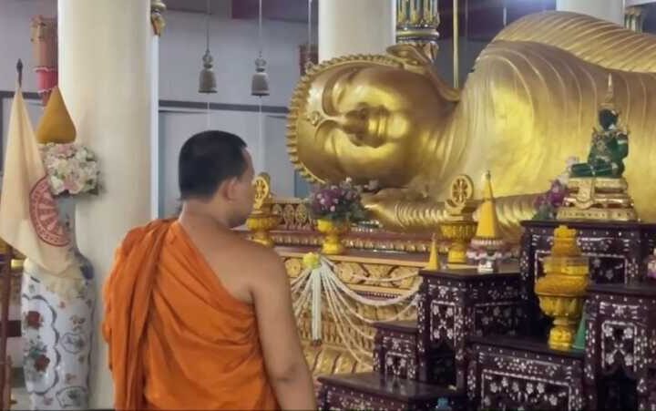 หนุ่มแค้นพระสงฆ์แจ้งความติดคุก หลังพ้นโทษถือเกงในนำมาครอบตรงพระเกศมาลาก่อนเยี่ยวใส่องค์พระทิ้งให้ดูต่างหน้า