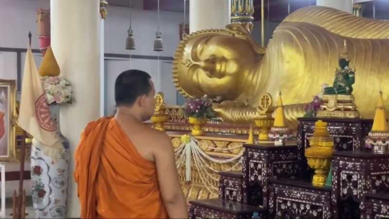 หนุ่มแค้นพระสงฆ์แจ้งความติดคุก หลังพ้นโทษถือเกงในนำมาครอบตรงพระเกศมาลาก่อนเยี่ยวใส่องค์พระทิ้งให้ดูต่างหน้า