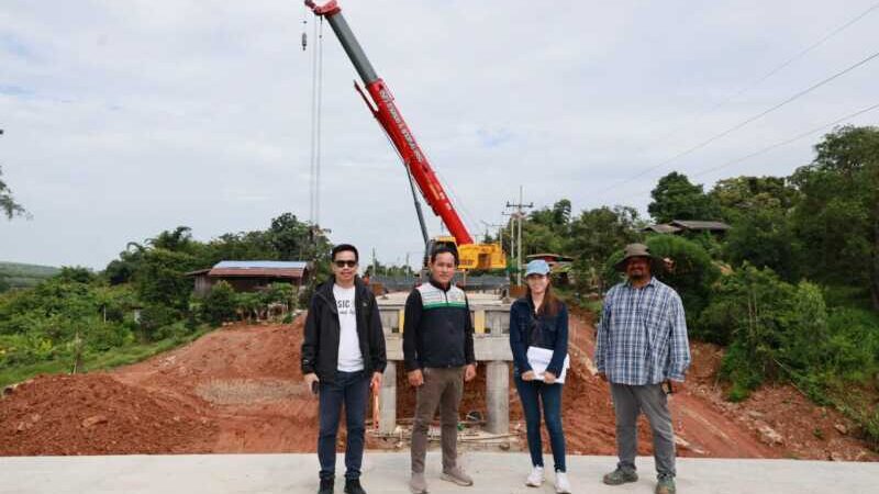 พิษณุโลก รองนายก อบจ.พิษณุโลก ลงพื้นที่ติดตามการก่อสร้างสะพานคอนกรีตเสริมเหล็กข้ามห้วยอีคำ อ.เนินมะปราง เชื่อมต่อ อ.วังทอง คืบหน้ากว่า 75 %