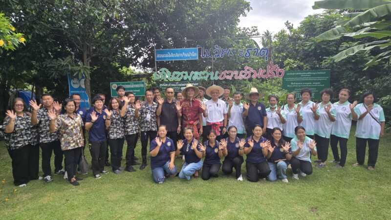 นายอำเภอเมืองชลบุรี” พาเที่ยวสวนฝรั่งลุงนิต ชู “ฝรั่งหนองข้างคอก” ผลไม้อัตลักษณ์ สร้างรายได้ชุมชน