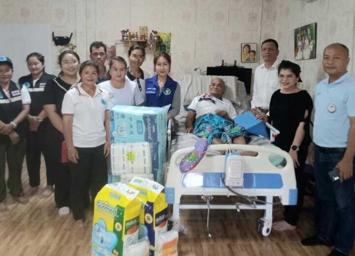 ​สะเทือนหัวใจคนไทยทั้งประเทศ! สส.ติดดินเห็นความทุกข์ผู้ป่วยติดเตียงน้ำตาตกใน! ควักเงินเดือน 3 เดือนซ้อน ซื้อแพมเพิส-ข้าวสาร ลุยช่วยผู้ป่วยติดเตียงถึงมุ้งนอน