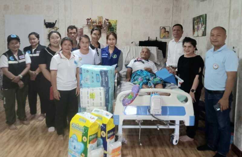 ​สะเทือนหัวใจคนไทยทั้งประเทศ! สส.ติดดินเห็นความทุกข์ผู้ป่วยติดเตียงน้ำตาตกใน! ควักเงินเดือน 3 เดือนซ้อน ซื้อแพมเพิส-ข้าวสาร ลุยช่วยผู้ป่วยติดเตียงถึงมุ้งนอน