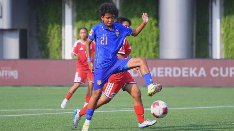 ฟุตบอลหญิงไทย U17 อัด สิงคโปร์ 6-0 คว้าแชมป์กลุ่มบี ลิ่วรอบรองฯ ดวลมาเลเซีย ศึก Srikandi Merdeka Cup 2026