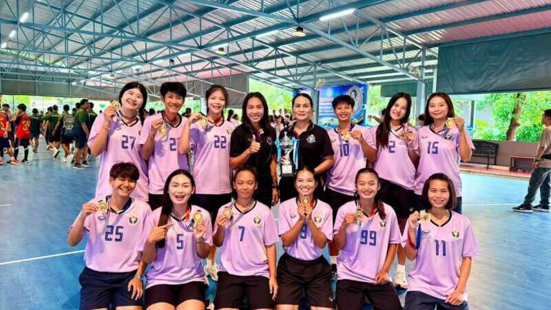 ปิดฉากกระหึ่ม! ฮอกกี้สาวชลบุรีคว้าแชมป์รุ่นใหญ่และรุ่นอายุไม่เกิน​ 18 ปี​ ในการแข่งขันฮอกกี้ในร่ม “พีทีที ฮอกกี้ชิงชนะเลิศแห่งประเทศไทย ครั้งที่ 17” ประจำปี 2569