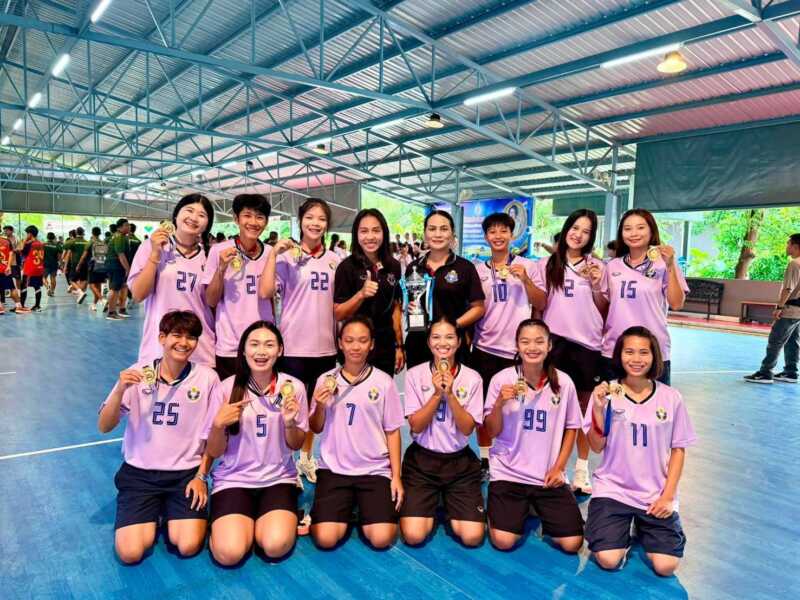 ปิดฉากกระหึ่ม! ฮอกกี้สาวชลบุรีคว้าแชมป์รุ่นใหญ่และรุ่นอายุไม่เกิน​ 18 ปี​ ในการแข่งขันฮอกกี้ในร่ม “พีทีที ฮอกกี้ชิงชนะเลิศแห่งประเทศไทย ครั้งที่ 17” ประจำปี 2569